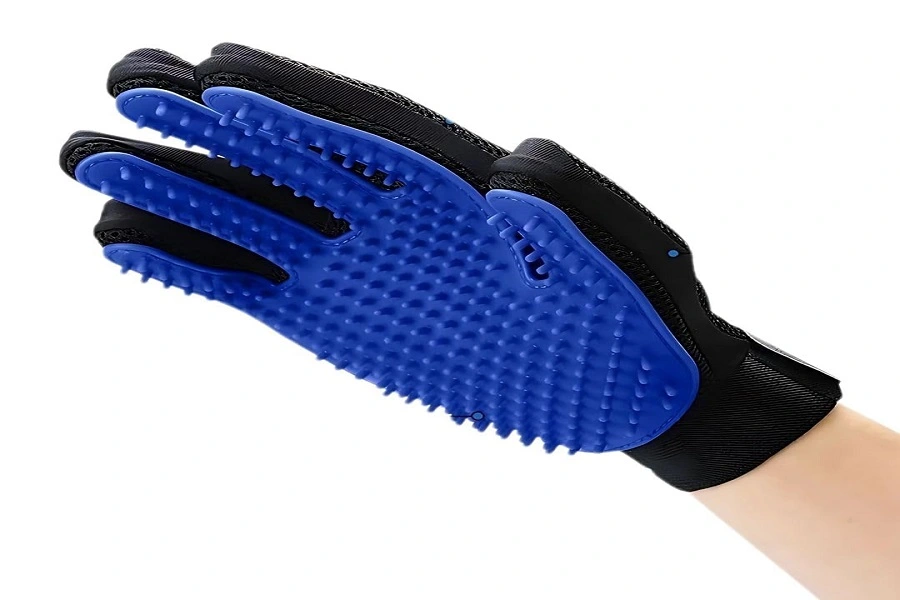 PET FUN Deshedding Glove for Pet Bathing & Grooming Soft Rubber